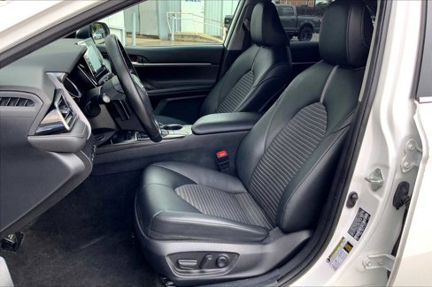 Used 2022 Toyota Camry SE image 6
