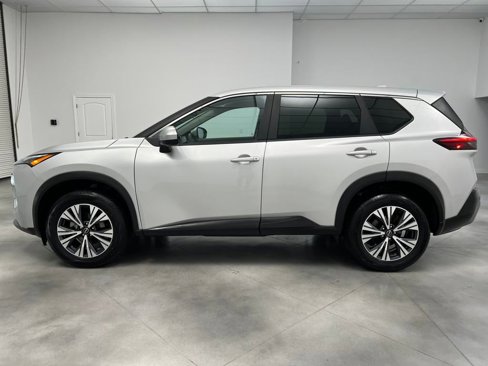 Used 2023 Nissan Rogue SV image 4