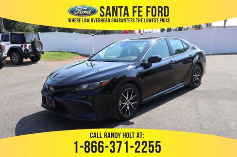 Used 2024 Toyota Camry SE image 1
