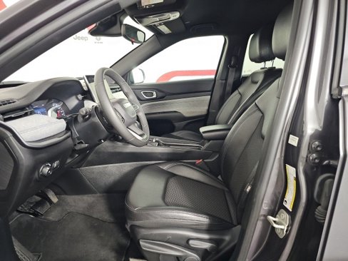 Certified 2024 Jeep Compass Latitude image 10