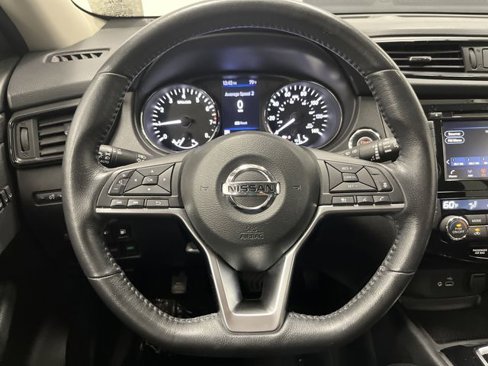 Used 2018 Nissan Rogue SV w/ Premium Package image 16