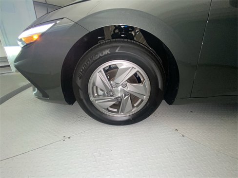 New 2025 Hyundai Elantra SE image 10
