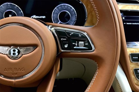 Used 2024 Bentley Bentayga image 24