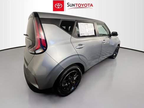 Used 2023 Kia Soul LX w/ LX Technology Package image 4