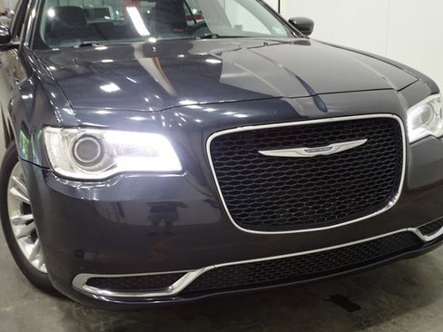 Used 2017 Chrysler 300 Limited image 35