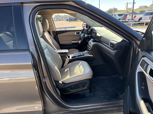 Used 2021 Ford Explorer XLT w/ Equipment Group 202A image 14