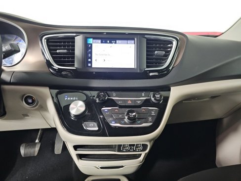 Used 2023 Chrysler Voyager LX image 21