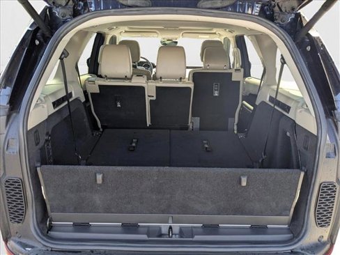 Used 2019 Land Rover Discovery SE image 6