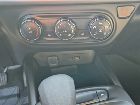 Used 2024 Chevrolet Trax RS image 25