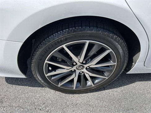 Used 2022 Toyota Camry XLE image 7