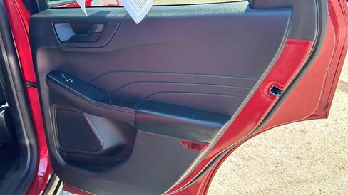 Used 2022 Ford Escape SE w/ SE Sport Appearance Package image 12