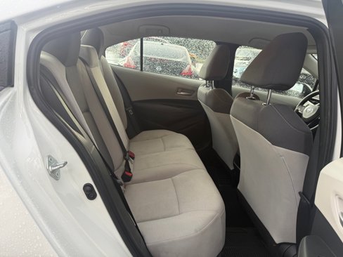 Used 2021 Toyota Corolla L image 27