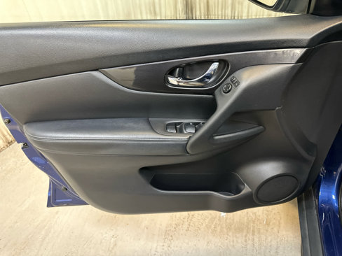 Used 2020 Nissan Rogue SV image 26