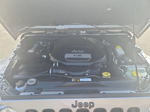 Used 2015 Jeep Wrangler Unlimited Sahara image 34