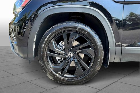 Used 2022 Volkswagen Atlas SE w/ Black Wheel Package image 10