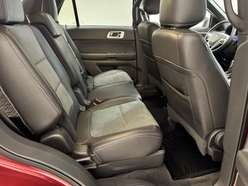 Used 2015 Ford Explorer XLT w/ Equipment Group 202B image 21