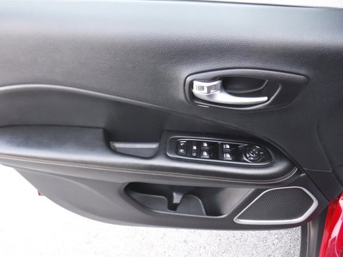 Certified 2019 Jeep Compass Latitude w/ Cold Weather Group image 16