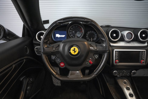 Used 2016 Ferrari California T image 29