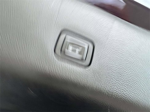 Used 2019 Chevrolet Traverse LT image 11
