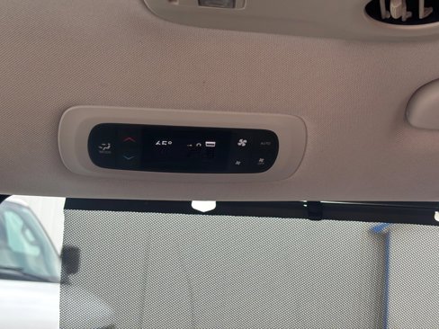 Used 2018 Chrysler Pacifica Touring-L image 23