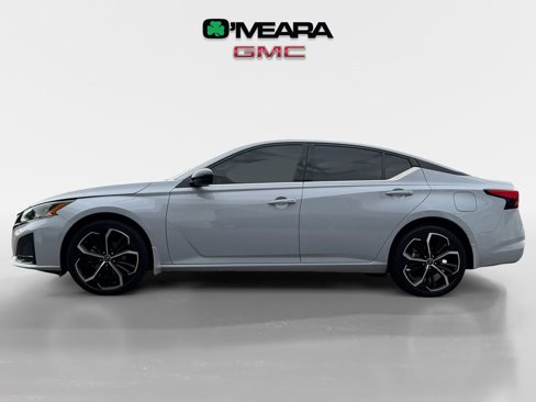 Used 2023 Nissan Altima 2.5 SR image 2