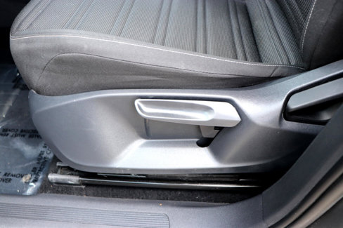 Used 2022 Volkswagen Tiguan S image 44