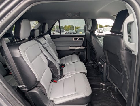 Certified 2021 Ford Explorer XLT w/ Equipment Group 202A image 11