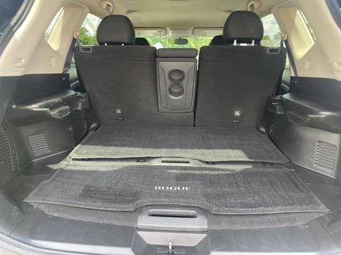 Used 2018 Nissan Rogue SV image 12
