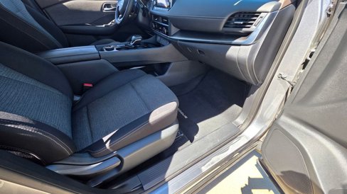 Used 2023 Nissan Rogue SV image 15