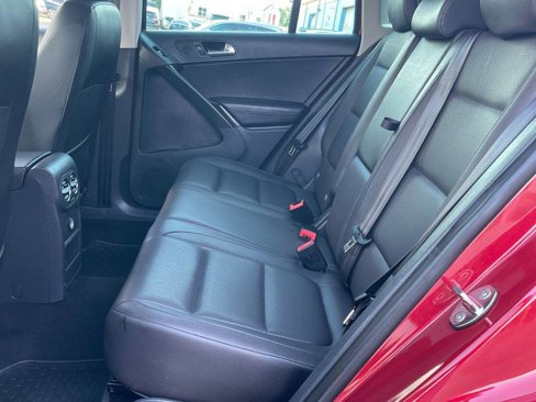 Used 2012 Volkswagen Tiguan SE image 11