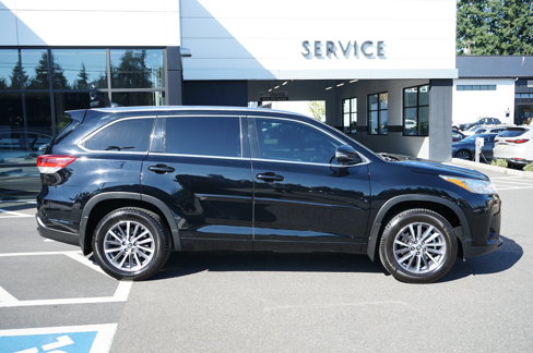 Used 2018 Toyota Highlander XLE image 2