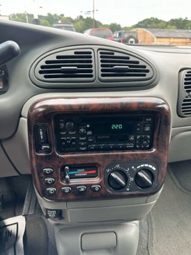 Used 1999 Chrysler Town & Country LX image 15