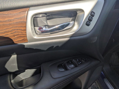 Used 2018 Nissan Pathfinder Platinum w/ Cargo Package image 9