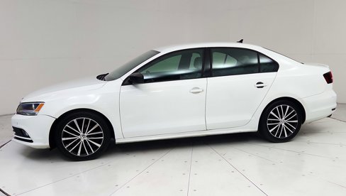 Used 2016 Volkswagen Jetta Sport image 4
