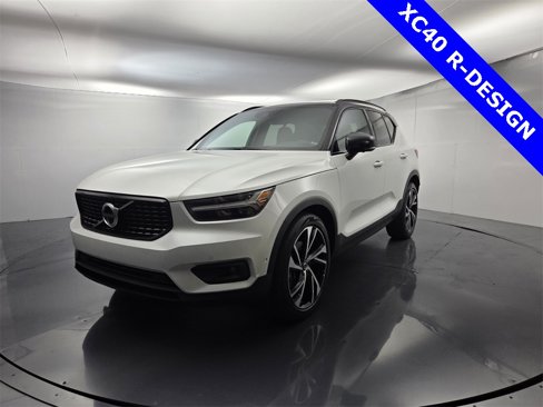 Used 2022 Volvo XC40 T5 R-Design w/ Advanced Package image 3