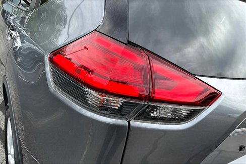 Used 2017 Nissan Rogue SV image 26
