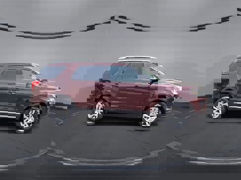 Used 2018 Ford Explorer XLT w/ Equipment Group 202A image 9