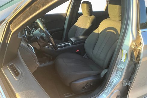Used 2015 Chrysler 200 Limited w/ Convenience Group image 19