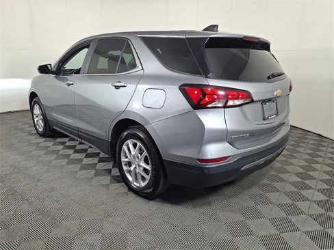 Used 2023 Chevrolet Equinox LT w/ Driver Convenience Package image 8