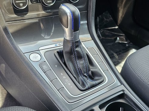 Used 2019 Volkswagen e-Golf SE w/ Driver Assistance Package image 34