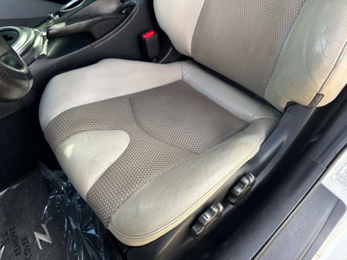 Used 2015 Nissan 370Z Touring image 14
