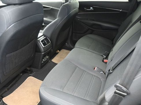 Used 2018 Kia Sorento LX image 14