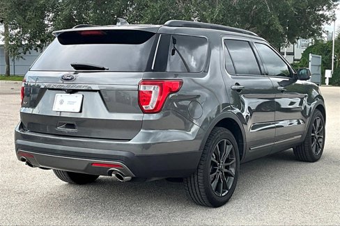Used 2017 Ford Explorer XLT w/ Equipment Group 202A image 5