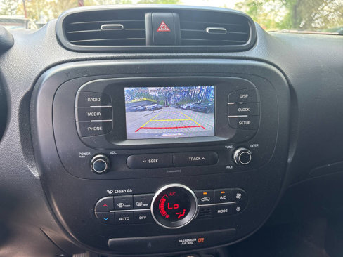 Used 2017 Kia Soul + image 9