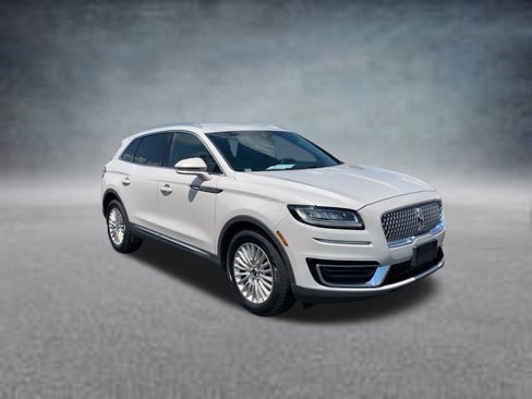 Used 2019 Lincoln Nautilus Premier image 2