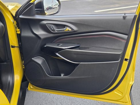 Used 2024 Chevrolet Trax RS w/ Sunroof Package image 4