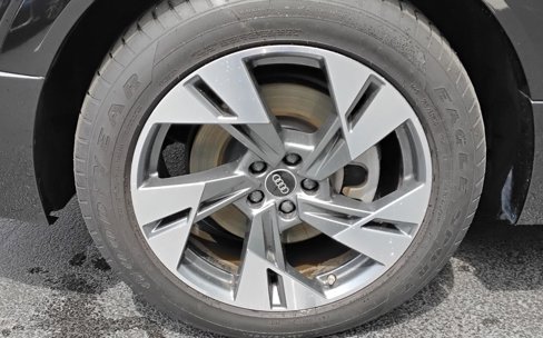 Used 2022 Audi e-tron Premium Plus w/ Premium Plus Package image 11
