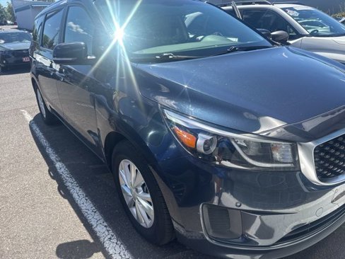 Used 2017 Kia Sedona LX w/ LX Essentials Premium Package image 1