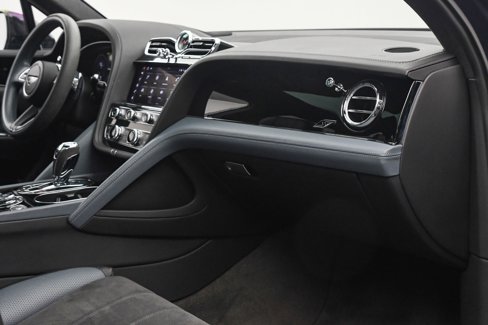 Used 2022 Bentley Bentayga image 21