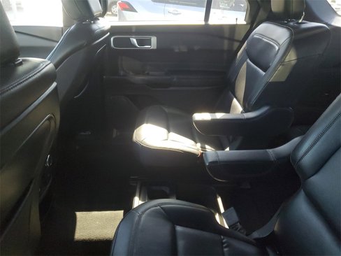 Used 2020 Ford Explorer XLT w/ Equipment Group 202A image 6